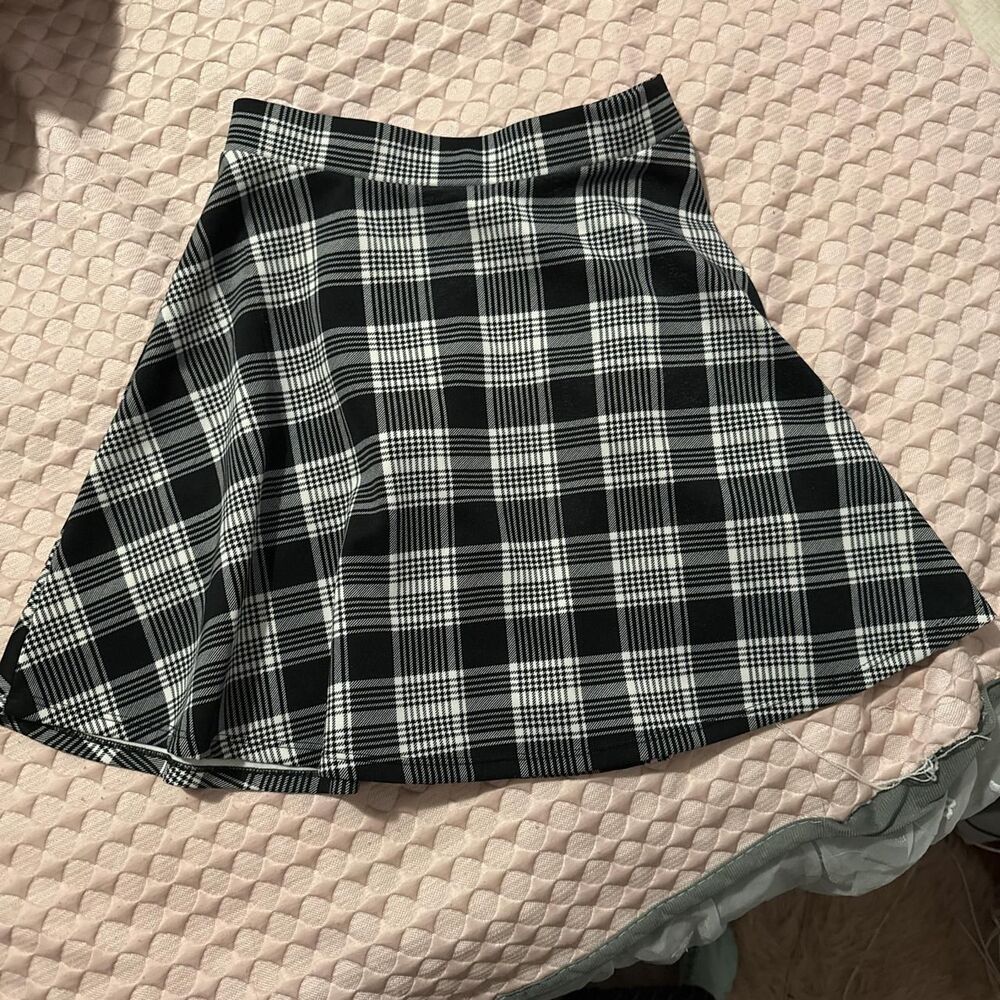 Black and White Plaid Miniskirt - Picture 1 of 3